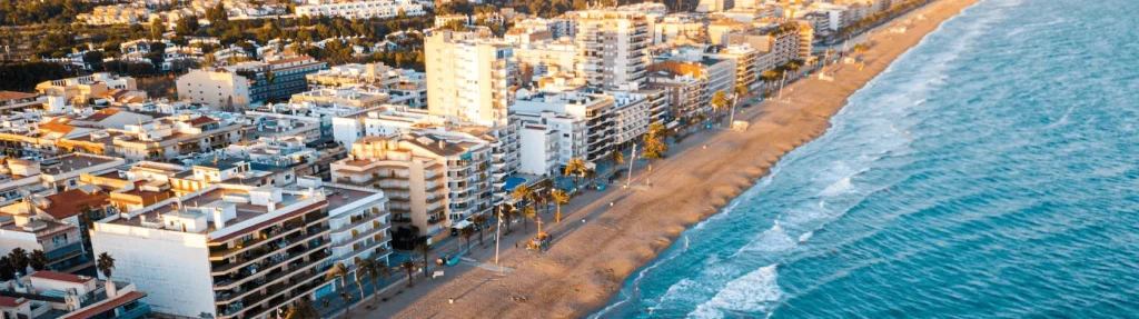 Mejores playas de Tarragona — Hotel Akquaaa, Calafell
