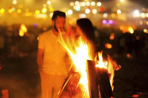La festa de Sant Joan: Una nit de tradició i màgia — Hotel Akquaaa, Calafell