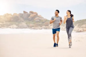 Los beneficios de hacer deporte en la playa — Hotel Akquaaa, Calafell